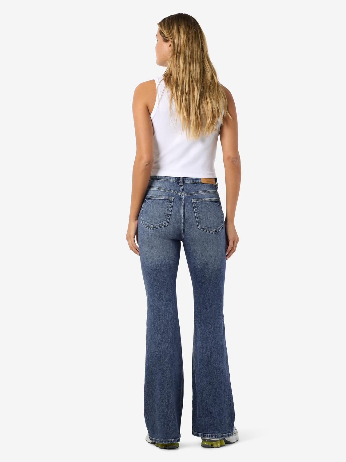 model_shot-front_full